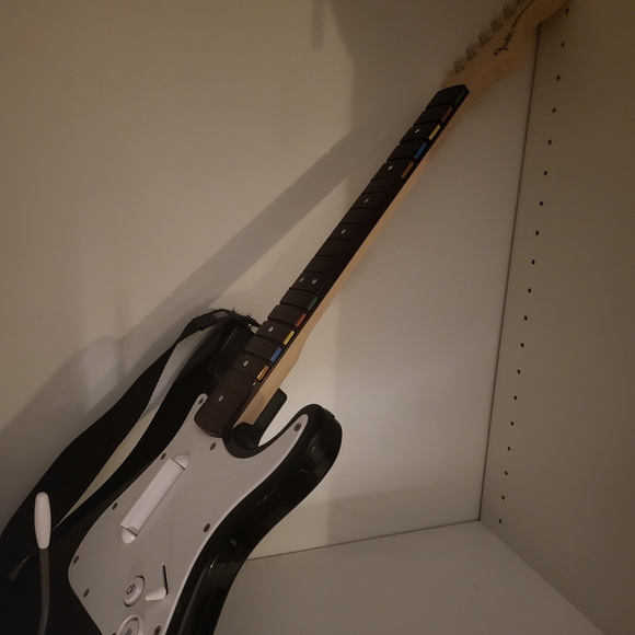 Mad Catz/ Harmonix Rock Band 4 Wireless Guitar Xbox One w/ Strap; Mint, Like New - Picture 9 of 10